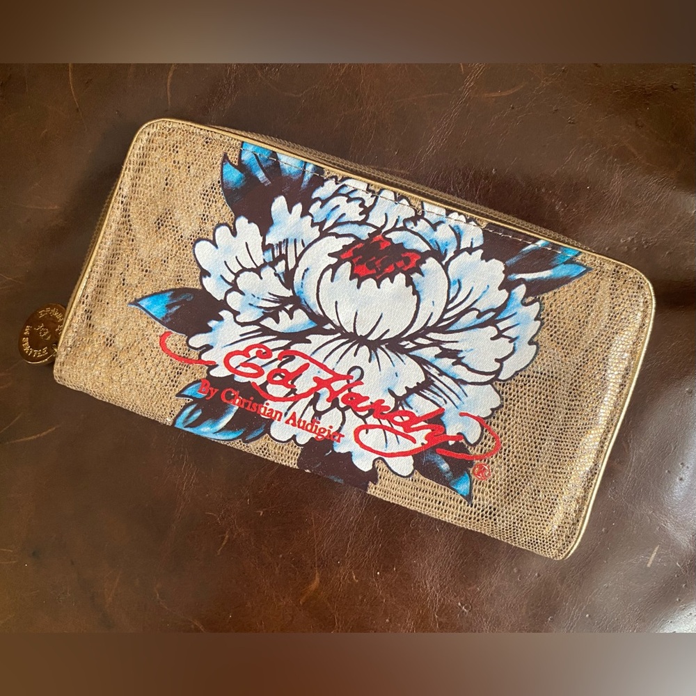 NWOT Auth Ed Hardy Tattoo Art Water Lily Peace Bird Distress Wallet Clutch Bag